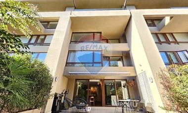 DEPTO. CON JARDÍN PRIVADO y GRAN COCINA