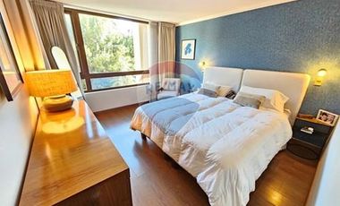 DEPTO. CON JARDÍN PRIVADO y GRAN COCINA