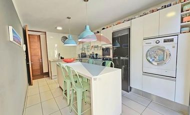 DEPTO. CON JARDÍN PRIVADO y GRAN COCINA