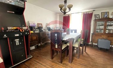 Propiedad amplia en barrio residencial