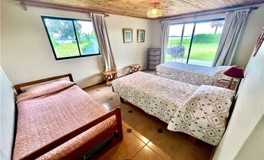 Rebajada, parcela de 3,6 ha con orilla de lago