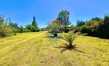 Rebajada, parcela de 3,6 ha con orilla de lago