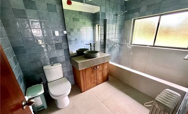 Rebajada, parcela de 3,6 ha con orilla de lago