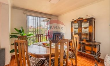 Espectacular y amplia casa en La Cisterna 4D + 2B