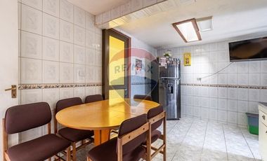 Espectacular y amplia casa en La Cisterna 4D + 2B