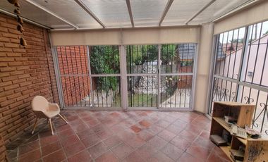 Importante chalet sobre 2 lotes, a pasos San Martin