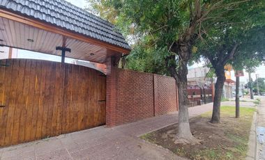 Importante chalet sobre 2 lotes, a pasos San Martin