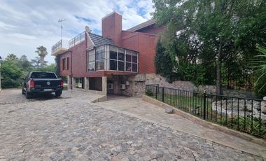 Importante chalet sobre 2 lotes, a pasos San Martin