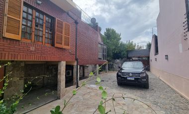 Importante chalet sobre 2 lotes, a pasos San Martin