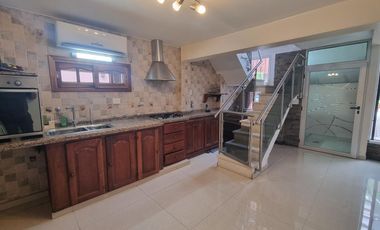 Importante chalet sobre 2 lotes, a pasos San Martin