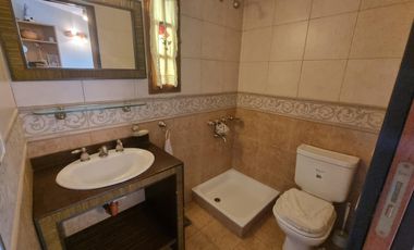 Importante chalet sobre 2 lotes, a pasos San Martin