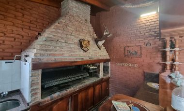 Importante chalet sobre 2 lotes, a pasos San Martin