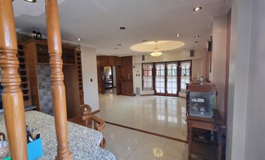 Importante chalet sobre 2 lotes, a pasos San Martin
