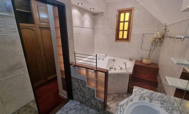 Importante chalet sobre 2 lotes, a pasos San Martin