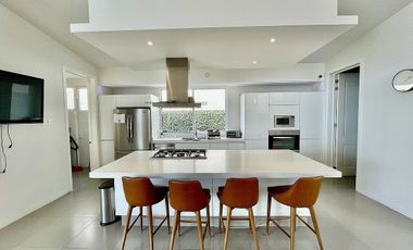 Casa en renta amueblada en Racquet Club, San Juan Cosalá