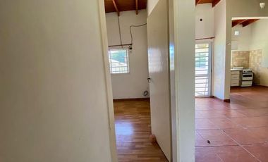 CASA EN VENTA EN CITY BELL DOS DORMITORIOS PARQUE