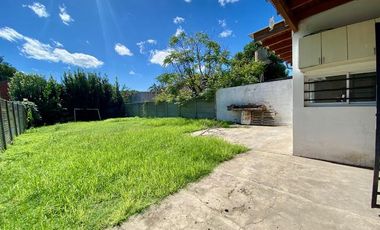 CASA EN VENTA EN CITY BELL DOS DORMITORIOS PARQUE