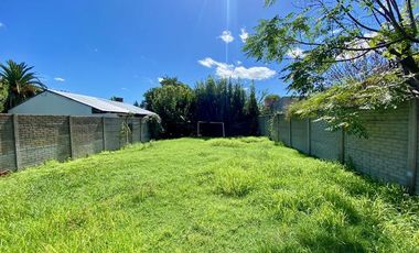 CASA EN VENTA EN CITY BELL DOS DORMITORIOS PARQUE