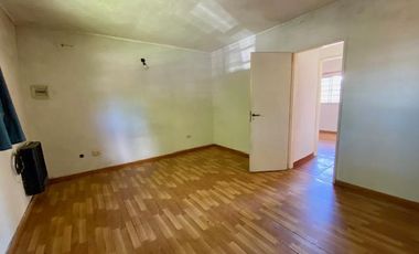 CASA EN VENTA EN CITY BELL DOS DORMITORIOS PARQUE