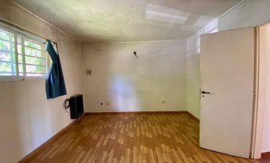 CASA EN VENTA EN CITY BELL DOS DORMITORIOS PARQUE