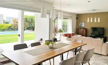 Casa en  Venta - Barrio Nuevo Quilmes - lote central.