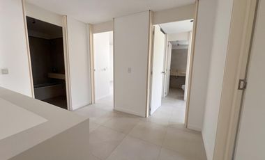 Departamento 4 Ambientes   Dependencia con Jardín en Nuevo Beccar Central