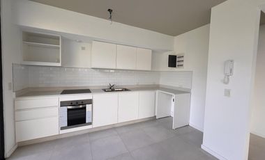 Departamento 4 Ambientes   Dependencia con Jardín en Nuevo Beccar Central