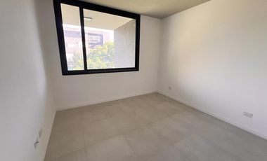 Departamento 4 Ambientes   Dependencia con Jardín en Nuevo Beccar Central