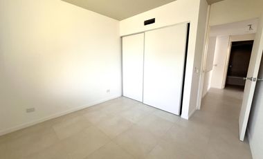 Departamento 4 Ambientes   Dependencia con Jardín en Nuevo Beccar Central