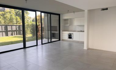 Departamento 4 Ambientes   Dependencia con Jardín en Nuevo Beccar Central