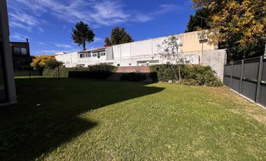 Departamento 4 Ambientes   Dependencia con Jardín en Nuevo Beccar Central