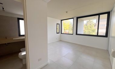 Departamento 4 Ambientes   Dependencia con Jardín en Nuevo Beccar Central