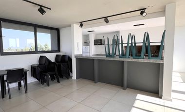 Departamento 4 Ambientes   Dependencia con Jardín en Nuevo Beccar Central