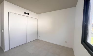 Departamento 4 Ambientes   Dependencia con Jardín en Nuevo Beccar Central