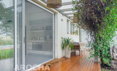 Casa en  Alquiler doble lote a la laguna