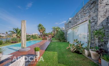 Casa en  Alquiler doble lote a la laguna
