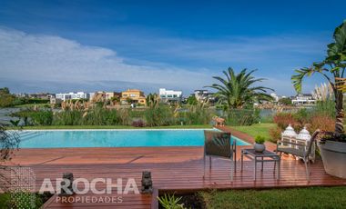 Casa en  Alquiler doble lote a la laguna