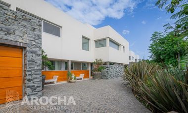 Casa en  Alquiler doble lote a la laguna