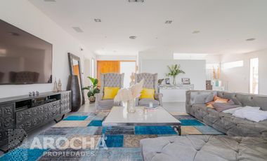 Casa en  Alquiler doble lote a la laguna