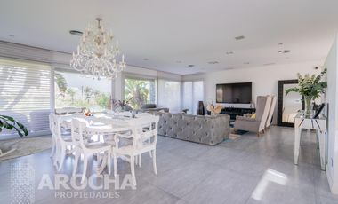 Casa en  Alquiler doble lote a la laguna