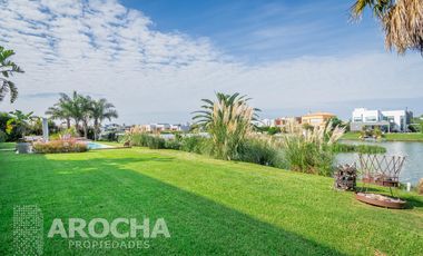 Casa en  Alquiler doble lote a la laguna