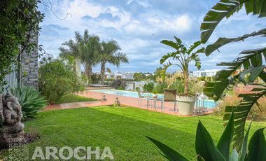 Casa en  Alquiler doble lote a la laguna