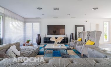 Casa en  Alquiler doble lote a la laguna