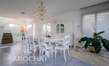 Casa en  Alquiler doble lote a la laguna