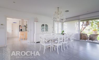 Casa en  Alquiler doble lote a la laguna