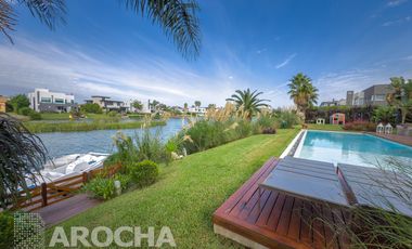 Casa en  Alquiler doble lote a la laguna