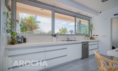 Casa en  Alquiler doble lote a la laguna