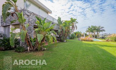 Casa en  Alquiler doble lote a la laguna