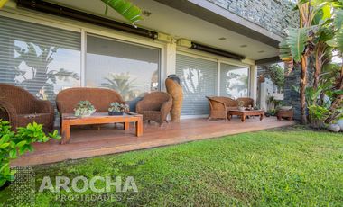 Casa en  Alquiler doble lote a la laguna