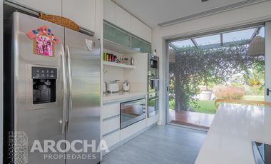 Casa en  Alquiler doble lote a la laguna